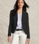This fitted blazer from Tommy Hilfiger is essential for polished style. Pair it with the matching Bermuda shorts to make a super-chic suit!