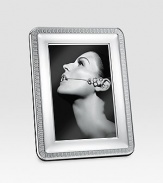 Elegantly appointed, polished silverplated design gives proper attention to a favorite 4 X 6 photograph. From the Malmaison Collection A terrific gift idea Wood base Made in Italy