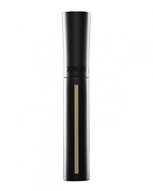 A high precision concealer which blurs imperfections, treats dark circles, and highlights the complexion. Contains light reflecting pearls, which diffuse light for radiant skin. Vitamin E and moisturizers pamper the delicate eye area. High definition applicator. All skin types.