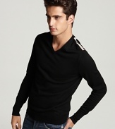 Long sleeve v-neck sweater with check shoulder patches. Finely ribed cuffs and hem.