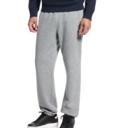 Gear for the weekend warrior. Go ahead and get comfortable -- it's easy with these fleece pants from Nautica.