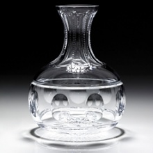 This proud classically shaped carafe has bold flat olive shaped cuts. It fits well into any surrounding, contemporary or traditional. This proud classically shaped carafe has bold flat olive shaped cuts. It fits well into any surrounding, contemporary or traditional.