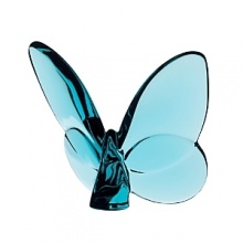 Whether as a place setting, a gift or a decorative item, the charming crystal lucky butterfly emanates a sense of happiness and hope. Whether as a place setting, a gift or a decorative item, the charming crystal lucky butterfly emanates a sense of happiness and hope.