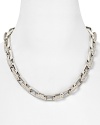 Give your neckline an industrial spin with MARC BY MARC JACOBS' chain-link strand. Boasting a mix of metals, this hard-hitting piece is instantly urban with an all-black palette.