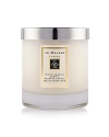 This enchanting essence, inspired by a sun-drenched morning in an English country garden, perfectly captures the scent of jasmine, lily, orange flower and rose on the morning breeze. An unexpected twist of soft and sensual wild mint stimulates the senses and teases the palette in this elegant and eccentric fragrance. The White Jasmine & Mint Home Candle infuses any room with evocative scent and lasts for hours. An everyday luxury, it brings warmth to any environment. 200g.