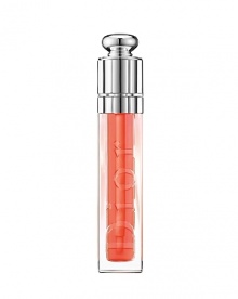 Dior's summer look collection draws inspiration from the fresh and radiant rosy nudes on Dior's runways. Neutral eyes, fresh glossy lips, a lightly bronzed, glowing complexion and a glossy pop of color on the tips & toes create this must-have look for summer. Dior's summer look collection draws inspiration from the fresh and radiant rosy nudes on Dior's runways. Neutral eyes, fresh glossy lips, a lightly bronzed, glowing complexion and a glossy pop of color on the tips & toes create this must-have look for summer.