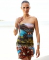 An on-trend photo print gives Becca's strapless coverup a stylish edge! Pull it on with your hottest bikini!