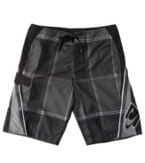 Be a little more rad in plaid. These board shorts from O'Neill shake up your casual wardrobe in a cool way.