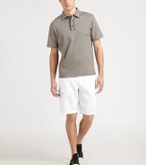 Easy to wear, these relaxed-fit shorts are destined to be a summer favorite, set in luxurious linen with allover pockets for a utility-inspired look.Flat-front styleSide slash, back flap pocketsButtoned, side cargo pocketsInseam, about 10½LinenHand washImported