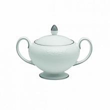 Designed to capture the classic bride, English Lace features a delicate lace motif inspired by the finest English embroidery. A shiny platinum band on each piece adds to the sophistication of this pattern, while a classic Leigh shape footed teacup adds timeless elegance. Designed to capture the classic bride, English Lace features a delicate lace motif inspired by the finest English embroidery. A shiny platinum band on each piece adds to the sophistication of this pattern, while a classic Leigh shape footed teacup adds timeless elegance.