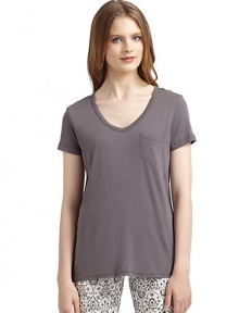 THE LOOKV-neckChest pocketShort sleevesPullover styleTHE FITAbout 25 from shoulder to hemTHE MATERIALCotton/rayonCARE & ORIGINMachine washImported THE LOOKV-neckChest pocketShort sleevesPullover styleTHE FITAbout 25 from shoulder to hemTHE MATERIALCotton/rayonCARE & ORIGINMachine washImported