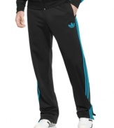 From warm up to cool down, the fresh retro-inspired look of these sleek adidas track pants will never go out of style.