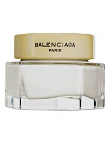 A luxury white cream made with shea butter, it is smooth yet light, and leaves a sensual veil on the skin. A luxury white cream made with shea butter, it is smooth yet light, and leaves a sensual veil on the skin.