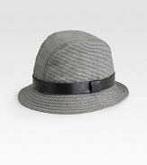 Check cotton bucket hat with embossed trademark. Leather trim Made in Italy 