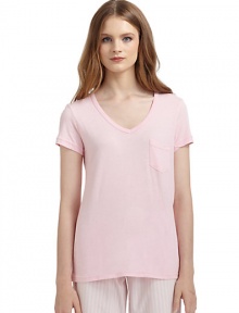 THE LOOKV-neckChest pocketShort sleevesPullover styleTHE FITAbout 25 from shoulder to hemTHE MATERIALCotton/rayonCARE & ORIGINMachine washImported THE LOOKV-neckChest pocketShort sleevesPullover styleTHE FITAbout 25 from shoulder to hemTHE MATERIALCotton/rayonCARE & ORIGINMachine washImported