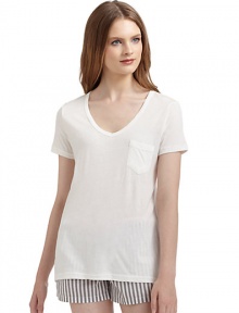 THE LOOKV-neckChest pocketShort sleevesPullover styleTHE FITAbout 25 from shoulder to hemTHE MATERIALCotton/rayonCARE & ORIGINMachine washImported THE LOOKV-neckChest pocketShort sleevesPullover styleTHE FITAbout 25 from shoulder to hemTHE MATERIALCotton/rayonCARE & ORIGINMachine washImported
