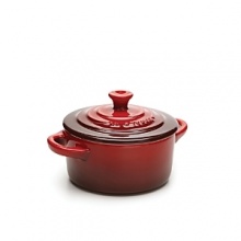 Bake charming individual portions of your favorite dishes. Try individual gratins, soufflés, sponge cakes, chocolate mousse or crumbles. It is also the perfect size for accenting a table with dips, condiments, cheeses, salsas and aioli. The lid makes it practical for heating up sauces in the microwave or keeping snacks fresh. The Petite Casserole is a stylish and versatile kitchen essential. Bake charming individual portions of your favorite dishes. Try individual gratins, soufflés, sponge cakes, chocolate mousse or crumbles. It is also the perfect size for accenting a table with dips, condiments, cheeses, salsas and aioli. The lid makes it practical for heating up sauces in the microwave or keeping snacks fresh. The Petite Casserole is a stylish and versatile kitchen essential.