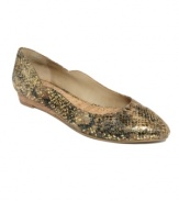 Take a bold step in a fashion-forward direction with the Point Toe flats by Kenneth Cole Reaction. Snake print is made even sexier with metallic flecks and a subtle wedge.