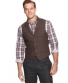 Go from daily to dapper in an instant with the addition of this sharp Tasso Elba vest.