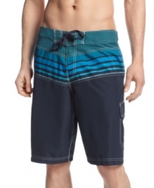 Dive into the deep end of style and performance in these Speedo boardshorts with Speedry technology. Dive into the deep end of style and performance in these Speedo boardshorts with Speedry technology.