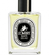 L'Ombre dans l'Eau is a delicious, appealing floral-fresh fragrance through the extreme purity of its ingredients and exceptional naturalness. The very botanical, very green sap of the blackcurrant leaves is fused with bergamot and mandarin to temper the leaf note.Fresh, crisp Damask roses flourish, as heady as the roses that smell so wonderful in gardens and arouse the senses. The floral bouquet takes on delicate persistence and roundness with a bottom note of ambergris and musk. 