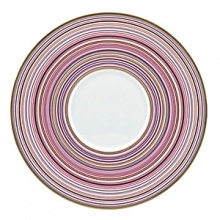 Inspired by Milleraies, Raynaud's spearhead tableware set, Attraction boasts a freer, more modern design with alternating narrow and wide stripes. It will embellish any table with its shades of pink and red, enhanced with mauve and orange and underscored subtle shades of green and brown.