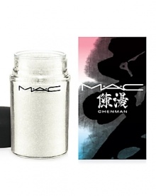 Brilliantly metallic shades of multi-dimensional Reflects Glitter that go all out to bring unbelievable sparkle to the skin! Brilliantly metallic shades of multi-dimensional Reflects Glitter that go all out to bring unbelievable sparkle to the skin!