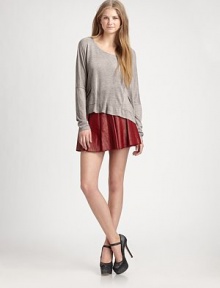 Soft heathered jersey in an easy-fit drop-shoulder drape that embraces the effortless style of Alice + Olivia.ScoopneckDropped shouldersPatch pocketsPullover styleAcrylicDry cleanImportedModel shown is 5'8½ (174cm) wearing US size Small. Soft heathered jersey in an easy-fit drop-shoulder drape that embraces the effortless style of Alice + Olivia.ScoopneckDropped shouldersPatch pocketsPullover styleAcrylicDry cleanImportedModel shown is 5'8½ (174cm) wearing US size Small.