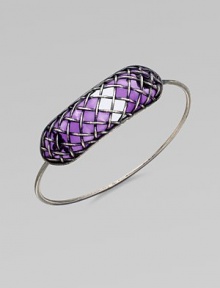 A bold, yet sleek style with a unique lattice pattern over glossy, colored glass. GlassSilverDiameter, about 2.5Hidden closureMade in Italy A bold, yet sleek style with a unique lattice pattern over glossy, colored glass. GlassSilverDiameter, about 2.5Hidden closureMade in Italy