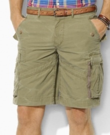 Lightweight cotton poplin lends enhanced durability and rugged appeal to the essential classic-fitting Santa Fe cargo short. Lightweight cotton poplin lends enhanced durability and rugged appeal to the essential classic-fitting Santa Fe cargo short.