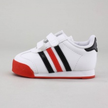 Your little one will bop like the '80s in these adidas Originals Samoa CF shoes. They are scaled just right for toddlers and feature two hook-and-loop comfort straps that make it easy to get the shoes on and off, because this style is always on the move.