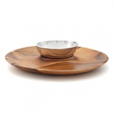 Set the date for your next fiesta and make our Santa Fe Chip & Dip the centerpiece. The dip bowl is made of the fine signature metal you've come to love and the chip reservoir of acacia wood, known for its durability. Set the date for your next fiesta and make our Santa Fe Chip & Dip the centerpiece. The dip bowl is made of the fine signature metal you've come to love and the chip reservoir of acacia wood, known for its durability.