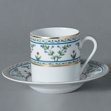 Indulge yourself in color, charm and elegance. A perfect balance of florals and delicate design between borders of gold. Indulge yourself in color, charm and elegance. A perfect balance of florals and delicate design between borders of gold.