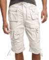 Go long. These cargo shorts from Sean John get a few extra inches for truly streetwise styling.