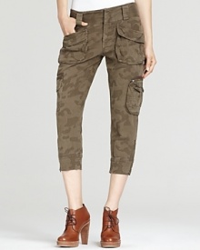 Utilitarian edge meets on-trend perfection in these 7 For All Mankind cropped camo pants, boasting a bevy of safari-chic flap pockets. Utilitarian edge meets on-trend perfection in these 7 For All Mankind cropped camo pants, boasting a bevy of safari-chic flap pockets.
