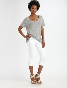 Slim-fitting stretch denim in a chic leg-baring crop.THE FITFitted through hips and thighsMedium rise, about 7Inseam, about 25THE DETAILSZip flyFive-pocket style98% cotton/2% spandexMachine washMade in USAModel shown is 5'9½ (176cm) wearing US size 4. Slim-fitting stretch denim in a chic leg-baring crop.THE FITFitted through hips and thighsMedium rise, about 7Inseam, about 25THE DETAILSZip flyFive-pocket style98% cotton/2% spandexMachine washMade in USAModel shown is 5'9½ (176cm) wearing US size 4.