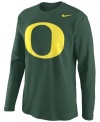Keep the momentum moving forward with a show of support for your favorite team in this Oregon Ducks NCAA thermal shirt.