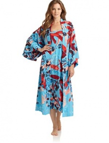 THE LOOKAbstract floral printShawl collarSelf-tie beltSide seam pocketsInterior tie closureTHE FITAbout 46 from shoulder to hemTHE MATERIALPolyesterCARE & ORIGINMachine washImported THE LOOKAbstract floral printShawl collarSelf-tie beltSide seam pocketsInterior tie closureTHE FITAbout 46 from shoulder to hemTHE MATERIALPolyesterCARE & ORIGINMachine washImported
