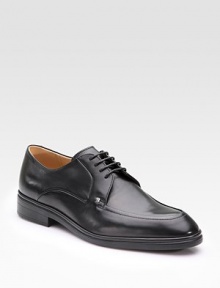 A dress-casual classic stitched in water-resistant leather with moccasin-style details. Leather lining Padded insole Rubber sole Made in Switzerland A dress-casual classic stitched in water-resistant leather with moccasin-style details. Leather lining Padded insole Rubber sole Made in Switzerland