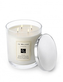 Inspired by the allure of a scarlet-coloured silk dress, Pomegranate Noir is an enigmatic scent. Ancient pomegranate, raspberry and plum are crowned with precious frankincense and patchouli to create a mystery that unravels with time. The Pomegranate Noir Luxury Candle envelops a room and lingers for hours to create an ambience of warmth, sophistication and style. It is the ultimate luxury. Burn time about 230 hours. Inspired by the allure of a scarlet-coloured silk dress, Pomegranate Noir is an enigmatic scent. Ancient pomegranate, raspberry and plum are crowned with precious frankincense and patchouli to create a mystery that unravels with time. The Pomegranate Noir Luxury Candle envelops a room and lingers for hours to create an ambience of warmth, sophistication and style. It is the ultimate luxury. Burn time about 230 hours.