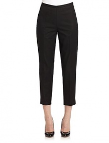 THE LOOKNarrow waistbandFlat-front styleSide zipperCropped lengthTHE FITRise, about 8Inseam, about 27THE MATERIAL96% cotton/4% elastaneFully linedCARE & ORIGINDry cleanImported