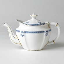 Though Grenville's geometric shapes and studs, set in a narrow border, lend the pattern a modern feel, the stylish leaf and flower elements closely follow classic Derby tradition. Though Grenville's geometric shapes and studs, set in a narrow border, lend the pattern a modern feel, the stylish leaf and flower elements closely follow classic Derby tradition.
