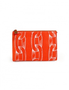 THE LOOKRectangular shapeContrasting signature chain-link print, alloverTop zip closureTHE MEASUREMENT9½W X 6½H X 3½DTHE MATERIALCoated canvas/leather trimPrinted nylon liningORIGINImported THE LOOKRectangular shapeContrasting signature chain-link print, alloverTop zip closureTHE MEASUREMENT9½W X 6½H X 3½DTHE MATERIALCoated canvas/leather trimPrinted nylon liningORIGINImported