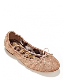 Sam Edelman feeds the glitter craze with the low-key Felicia flat, dressed up in a sparkling shower of shimmer. Sam Edelman feeds the glitter craze with the low-key Felicia flat, dressed up in a sparkling shower of shimmer.