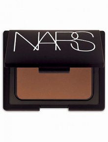 A true brown-based bronzer with a gold shimmer fusion that's excellent for creating or enhancing the look of healthy, glowing and tanned skin. Made in USA. A true brown-based bronzer with a gold shimmer fusion that's excellent for creating or enhancing the look of healthy, glowing and tanned skin. Made in USA.