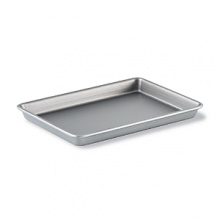 Create perfectly moist and delicious brownies for years to come with this durable pan by Calphalon. Expertly constructed to the standards of culinary professionals, it features two interlocking layers of high-performance nonstick for beautiful results and easy serving. Create perfectly moist and delicious brownies for years to come with this durable pan by Calphalon. Expertly constructed to the standards of culinary professionals, it features two interlocking layers of high-performance nonstick for beautiful results and easy serving.