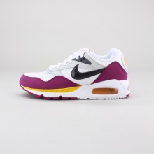 This Women's Running Shoe provide superior comfort for everyday wear. The shoes feature a mesh and suede upper for lightweight breathability and an Air Max heel unit for maximum cushioning and protection.