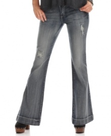 Lightly destroyed with a flared leg, Do Denim's jeans are faded with a timeless, worn-in look. Lightly destroyed with a flared leg, Do Denim's jeans are faded with a timeless, worn-in look.