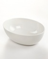 Keep it simple. In glossy white porcelain, this oval vegetable bowl is a flawless accompaniment to any dinnerware pattern and decor. From Martha Stewart Collection.