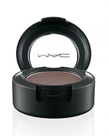 Highly-pigmented powder. Applies evenly, blends well. Highly-pigmented powder. Applies evenly, blends well.